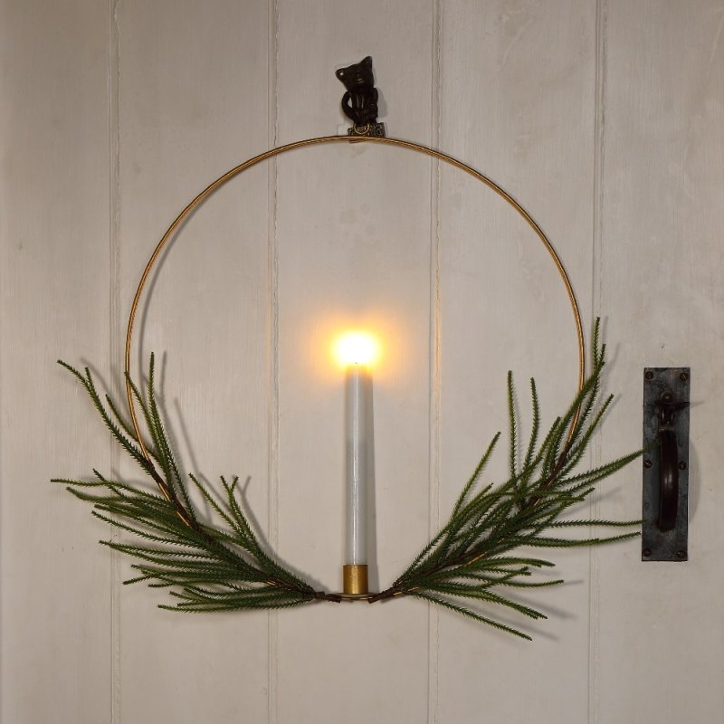 Noma 47cm Gold Metal Foliage Wreath With Flickering Effect Wax Candle - XMAS ROOM DECORATION LARGE AND LIGHT UP - Beattys of Loughrea