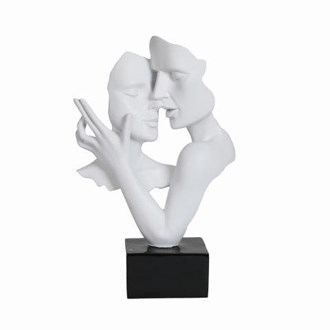 Couple Sculpture White 25 x 38cm - ORNAMENTS - Beattys of Loughrea