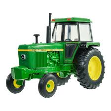 Britains 1:32 John Deere 4240 - FARMS/TRACTORS/BUILDING - Beattys of Loughrea