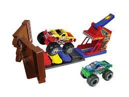 Express Wheels Monster Truck Stunt Play Set - CARS/GARAGE/TRAINS - Beattys of Loughrea