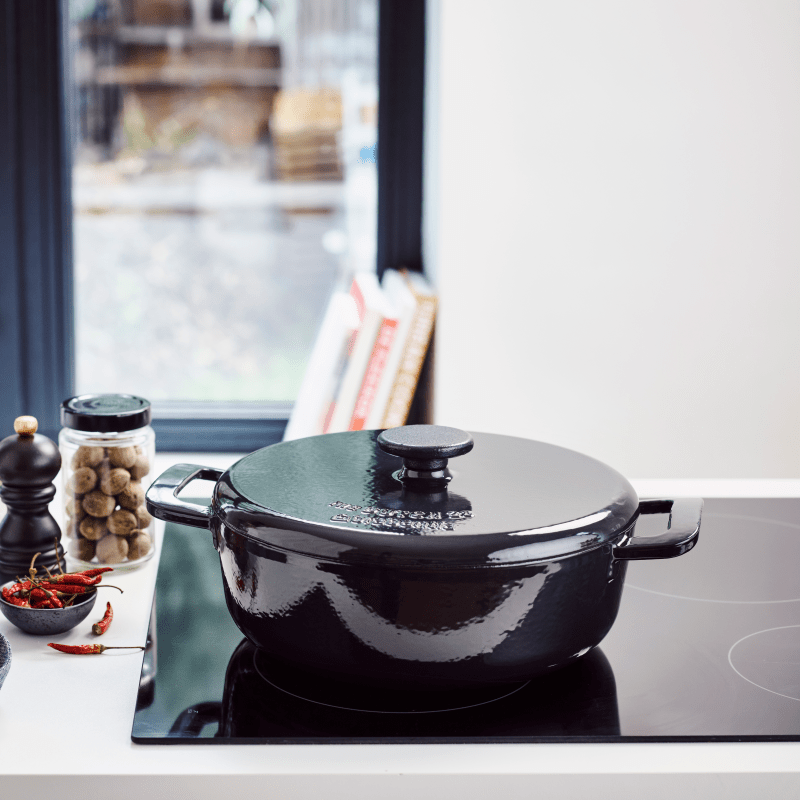 Brabantia The Dutch Oven Black 28cm Casserole - COOKWARE - CAST IRON - Beattys of Loughrea