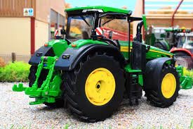 Britains 1:32 John Deere 8R 410 - FARMS/TRACTORS/BUILDING - Beattys of Loughrea